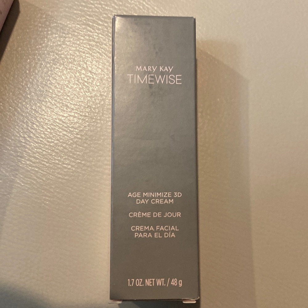Age minimize 3D Day Cream SPF 30 Broad Spectum Sunscreen